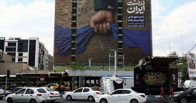 إيران تهدد بإغلاق مضيق هرمز مرة أخرى إذا استمرت الولايات المتحدة في حصار المضيق