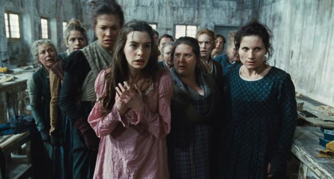 فيلم 'Yesteryear' لآن هاثاوي ونقاشات 'Tradwife' على وسائل التواصل الاجتماعي