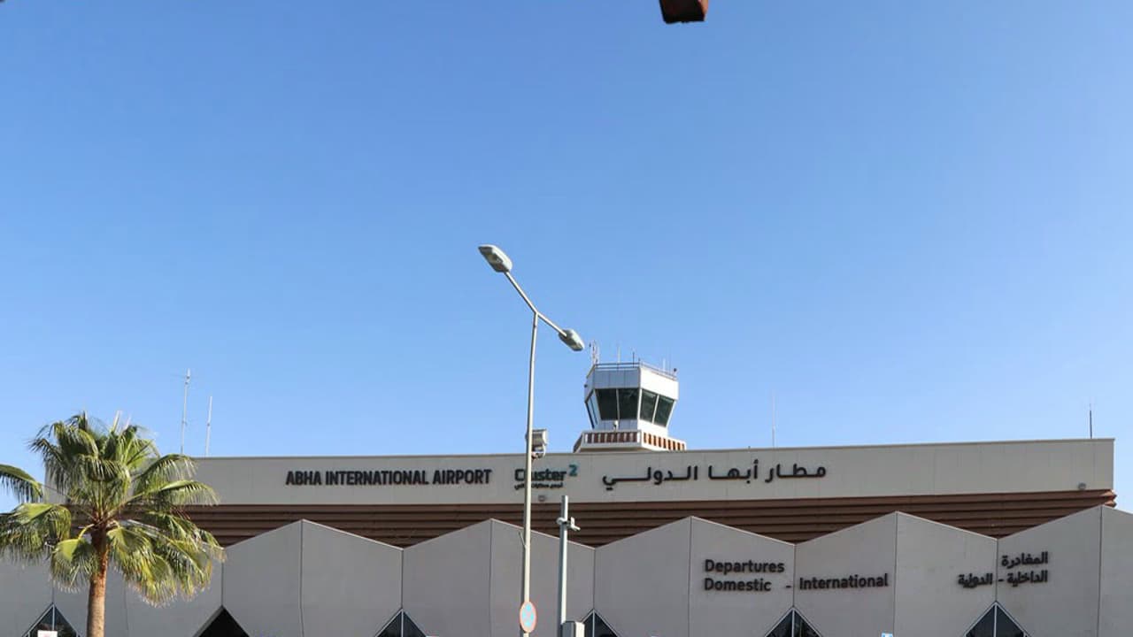 دول عربية ومجلس التعاون الخليجي يدينون الهجمات على مطارات سعودية