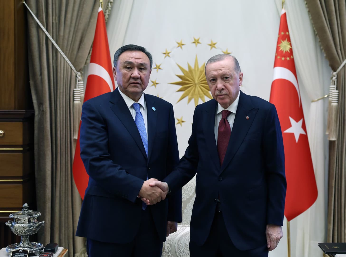 أردوغان يستقبل أمين عام منظمة الدول التركية قبل قمة أنقرة