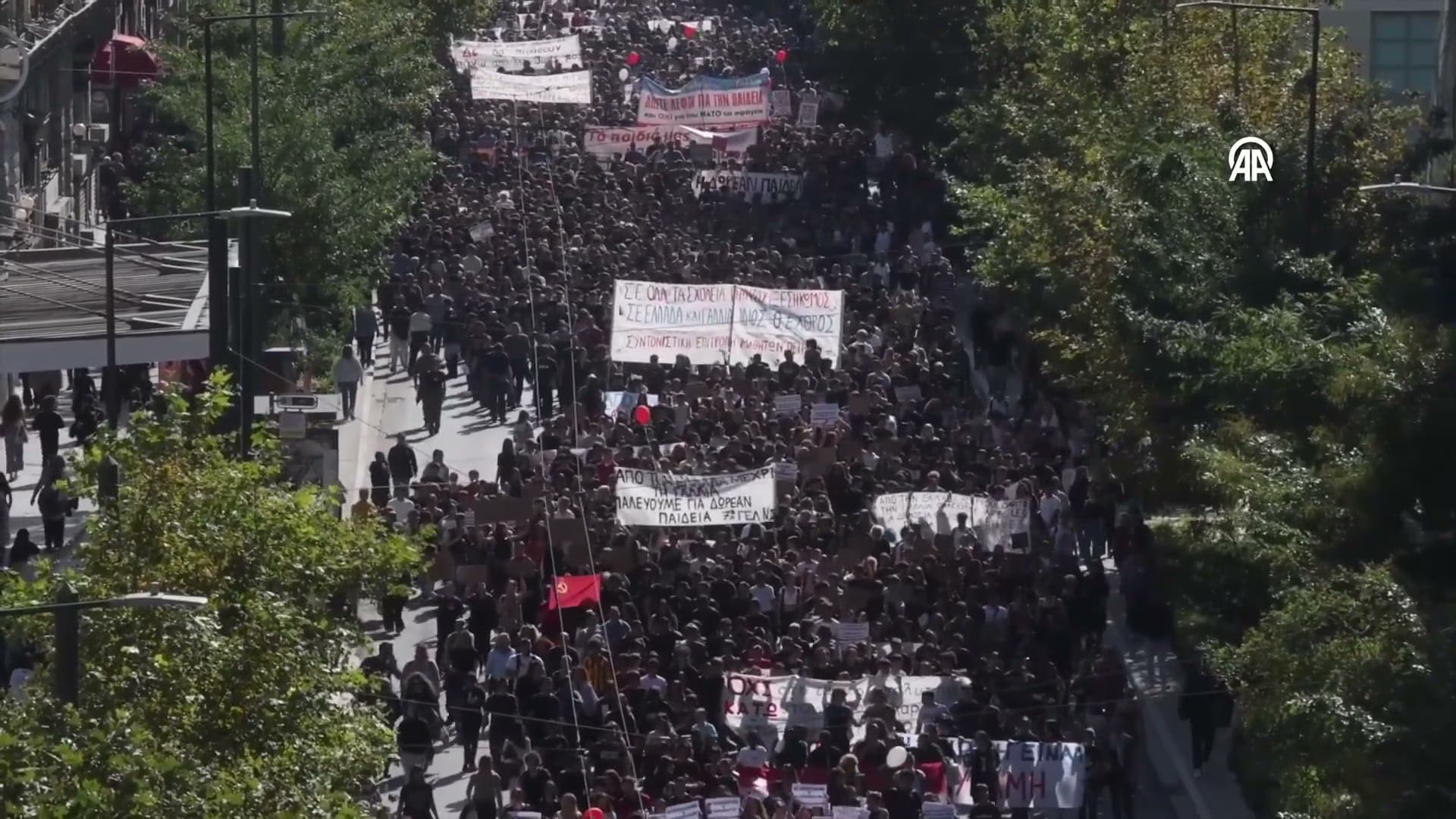Greece: thousands demand education reform and affordable student housing