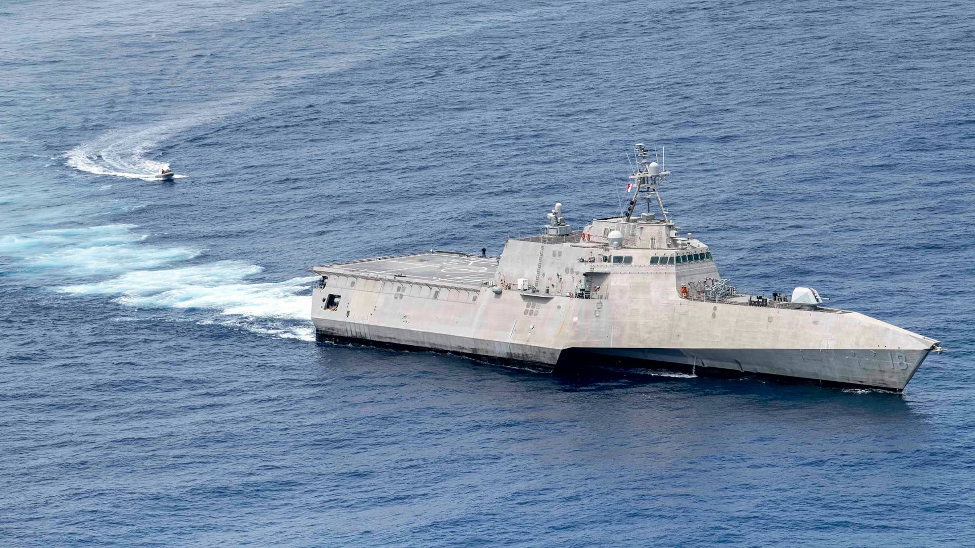 Çin, ABD savaş gemisini tartışmalı Spratly Adaları yakınlarına girmekle suçladı