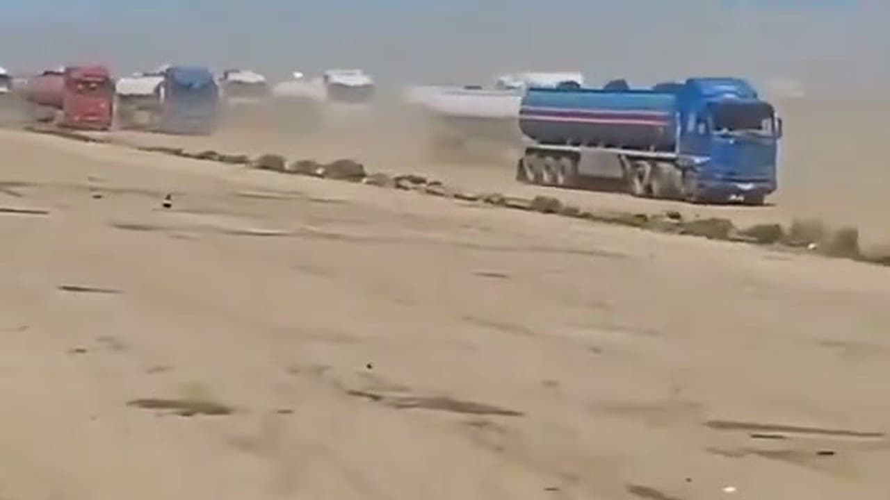 عبر ميناء بانياس.. أولى شحنات البنزين تتجه براً من سوريا إلى العراق