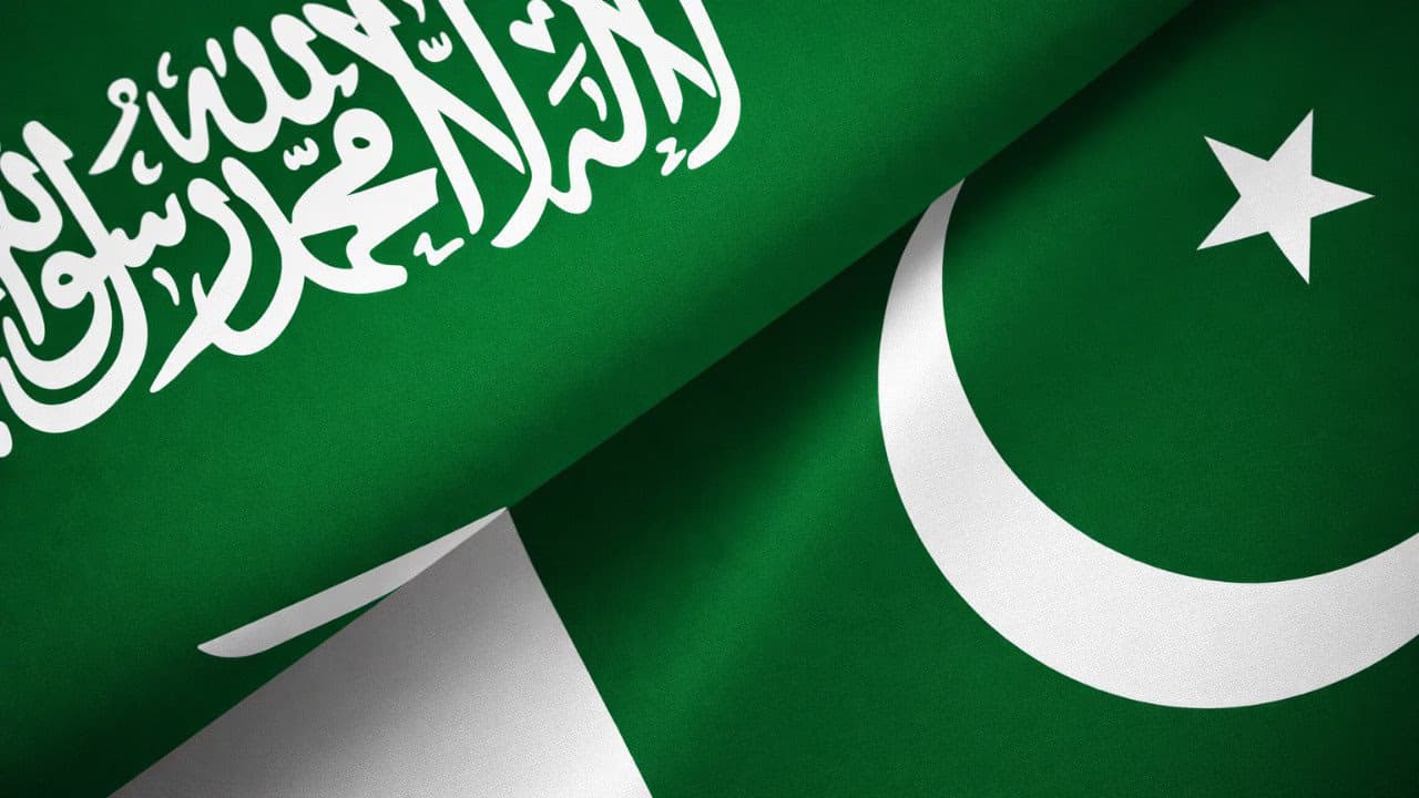 شهباز شريف يدين الهجوم الحوثي على مطار الرياض ويؤكد التزامه بأمن السعودية