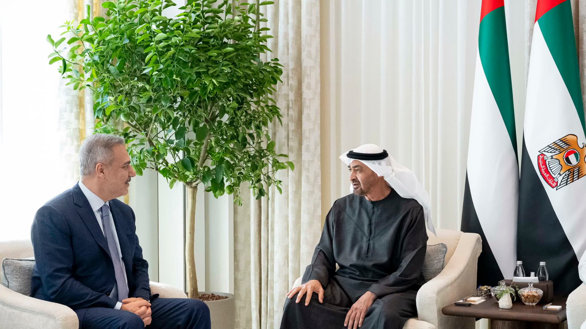 فيدان في أبوظبي الأحد: أمن الخليج وملاحة هرمز وباب المندب على الطاولة