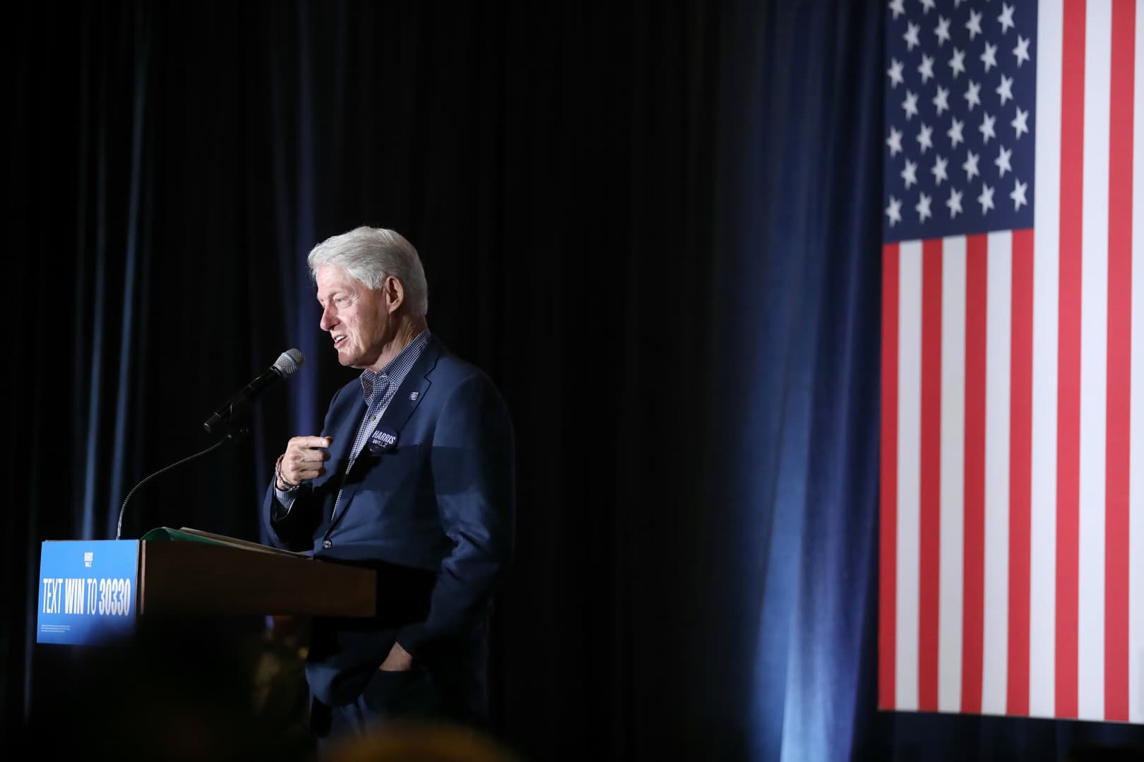 Former U.S. President Bill Clinton cites Quran, rejects insults against Muslims