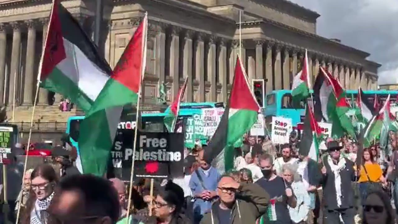 آلاف يتظاهرون في ليفربول تزامناً مع مؤتمر حزب العمال: أوقفوا تسليح إسرائيل