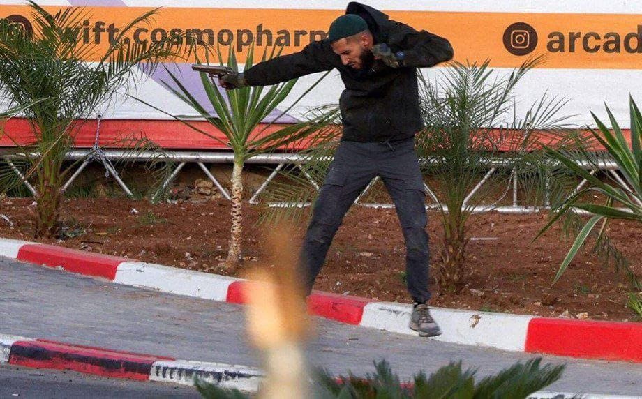 Two Palestinian attackers killed after shooting at Hebron checkpoint; 5 Israelis injured