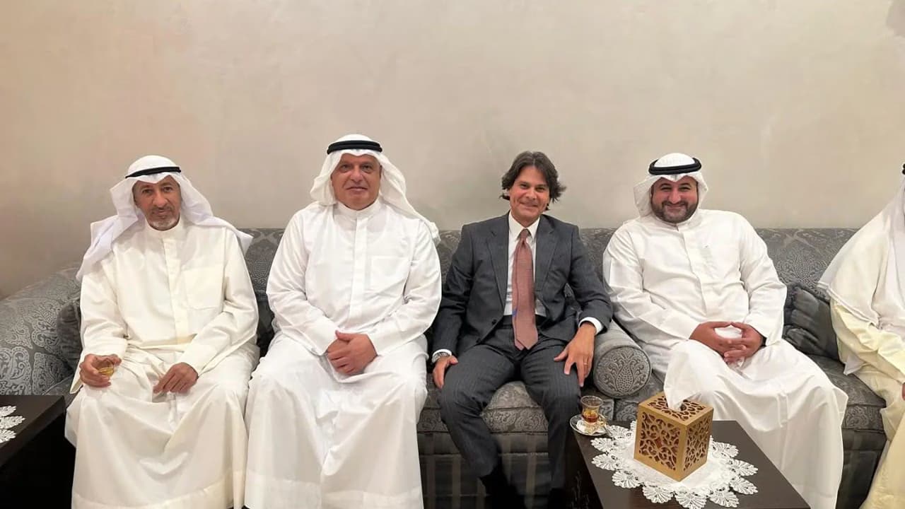 السفير التركي جان أوغوز يحضر ديوانيتي ماجد العجيل والسفير القطري في الكويت