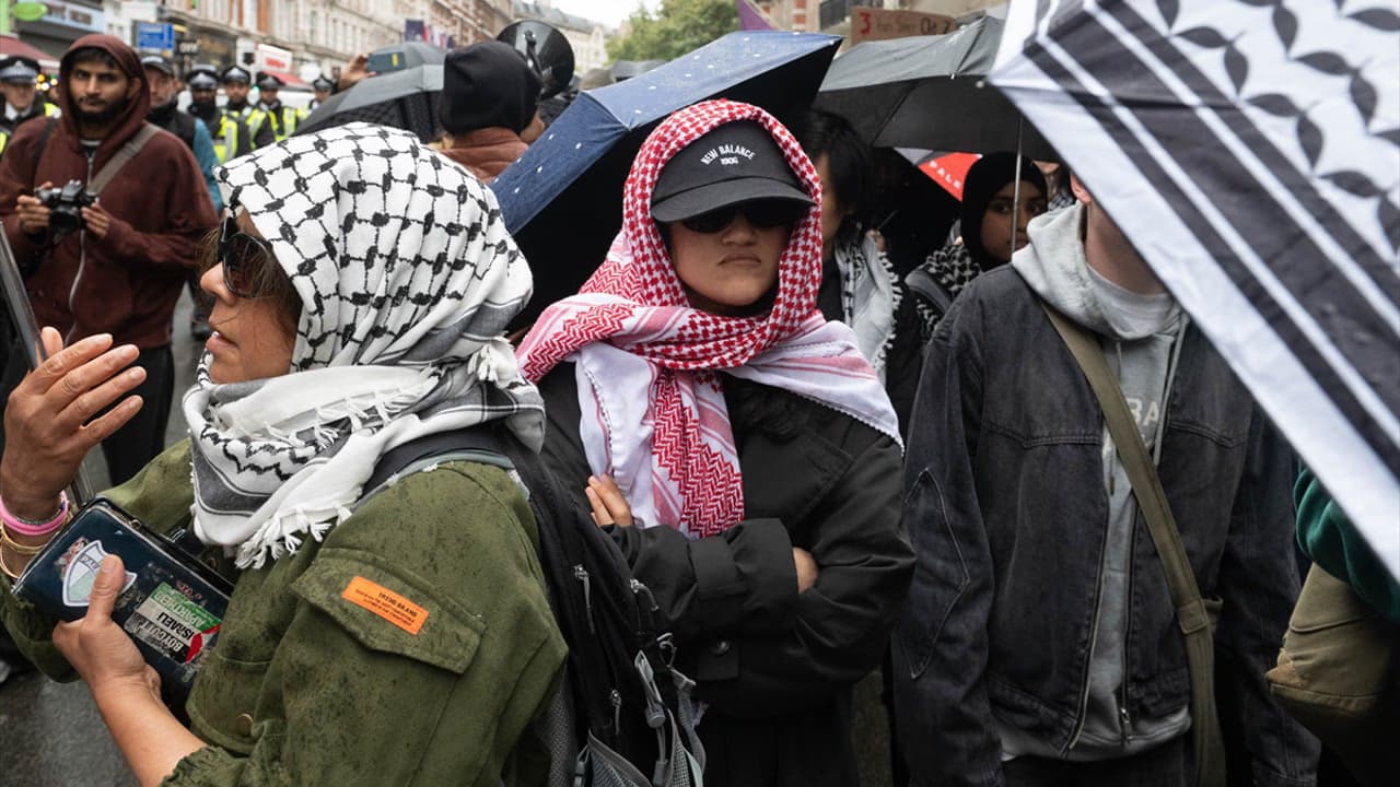 التقت مجموعات خلال مسيرة مؤيدة لفلسطين في لندن واعتُقل بعض الأشخاص