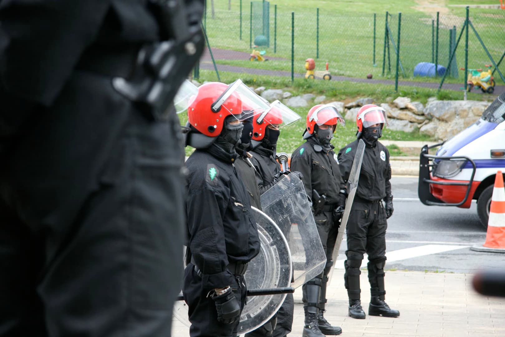 Riots erupt in Bilbao after far-right commentator Vito Quiles cancels event