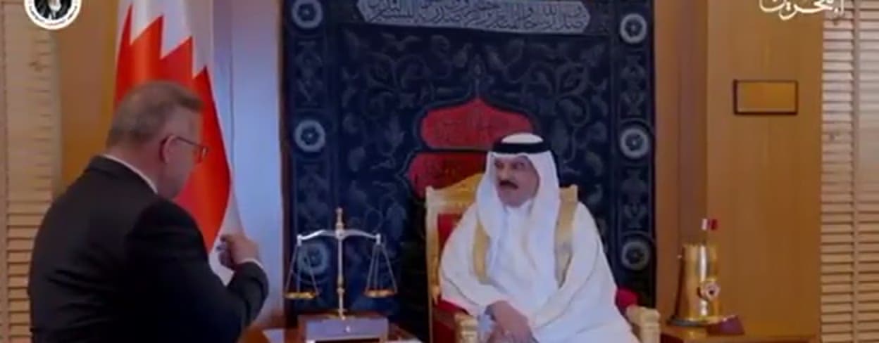 سفير تركيا الجديد نجاتي سانجاقتوتان يقدم أوراق اعتماده لملك البحرين
