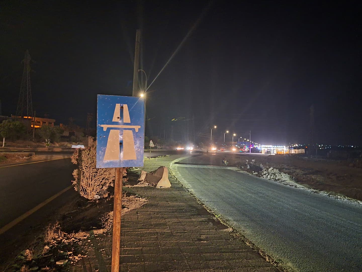 İdlib’in doğusundaki Serakib’de silah deposunda şiddetli patlama