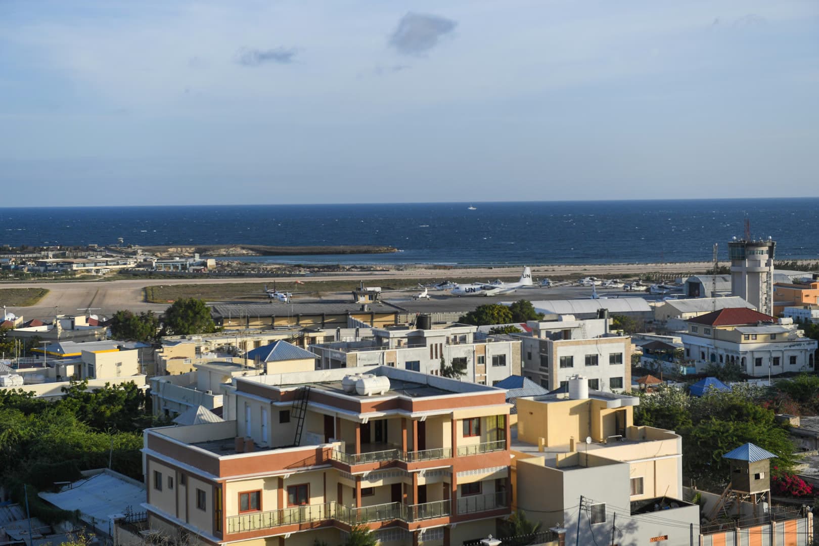 Ambassador Alkan visits Turkish-run Aden Adde airport in Mogadishu