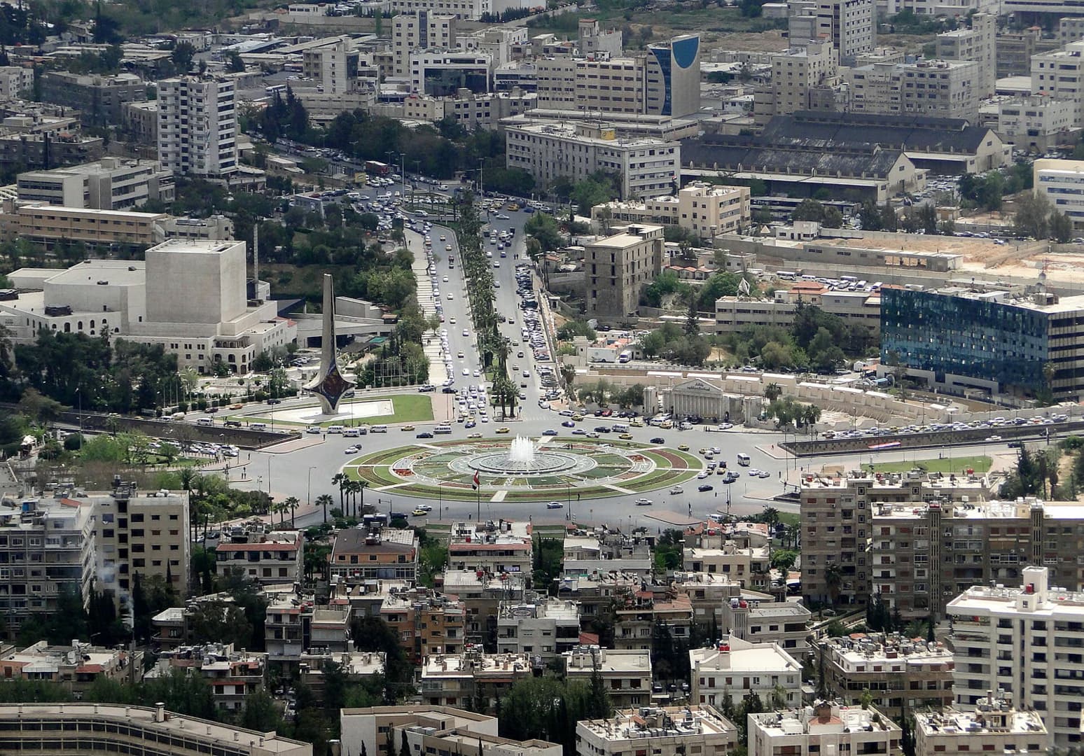 عائلة الطبيب البريطاني عباس خان تطالب بالعدالة في دمشق