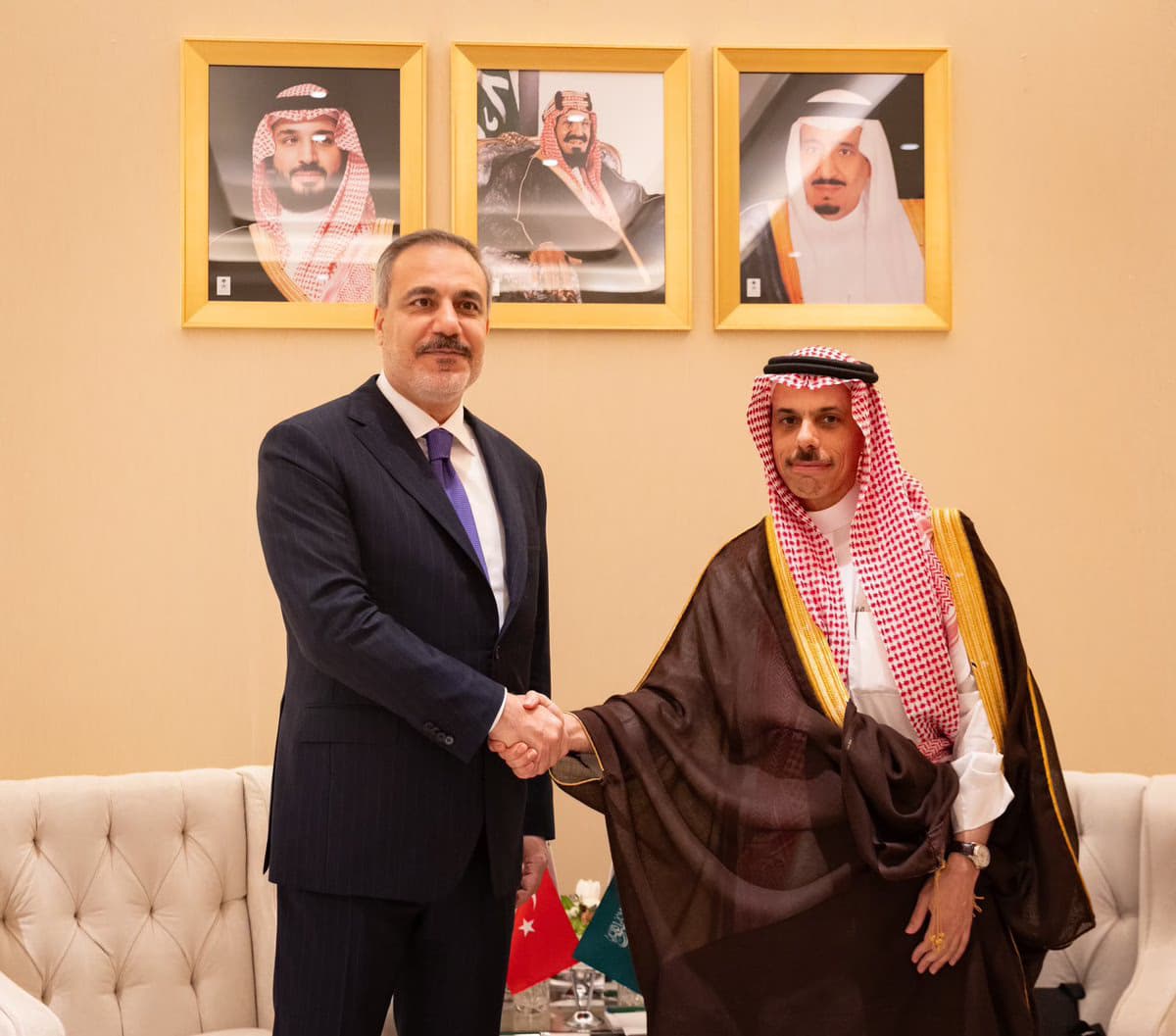 Türkiye ve Suudi Arabistan, son saldırıları ve bölgede gerilimi düşürme çabalarını görüştü