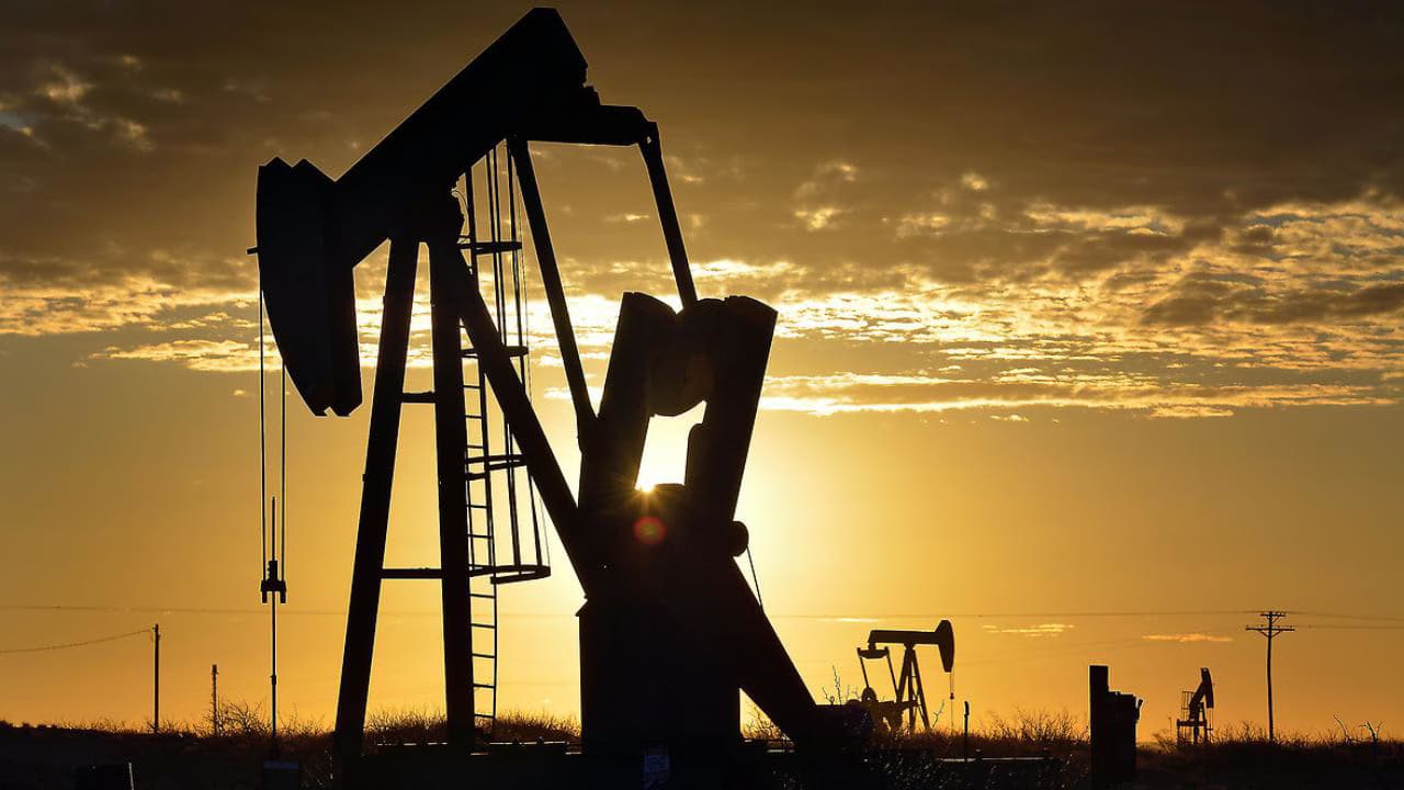 أسعار النفط تنخفض بحدة مع آمال اتفاق أميركي إيراني وبرنت دون 80 دولاراً
