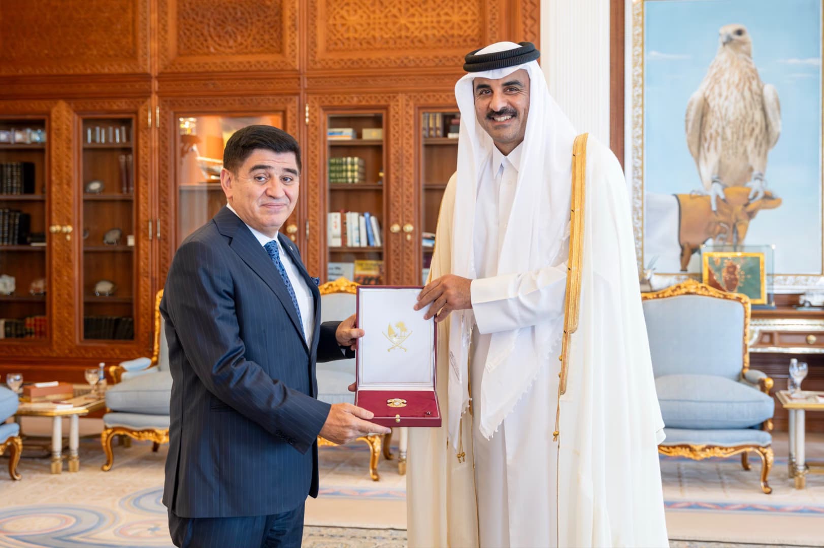 أمير قطر يكرّم السفير التركي مصطفى غوكسو بوسام الوجبة تقديراً لجهوده في تعزيز العلاقات بين البلدين