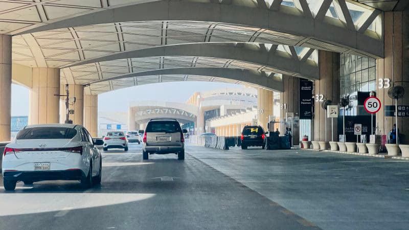 هجوم جديد على مطار الملك خالد في الرياض بعد يوم من الهجوم الدامي