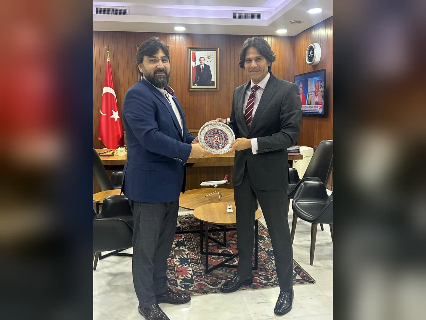 Türkiye'nin Kuveyt Büyükelçisi, THY'nin yeni müdürüne başarı diledi