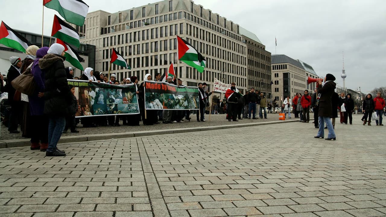 مئات يتظاهرون دعما لفلسطين في برلين في الذكرى الثالثة لـ7 أكتوبر