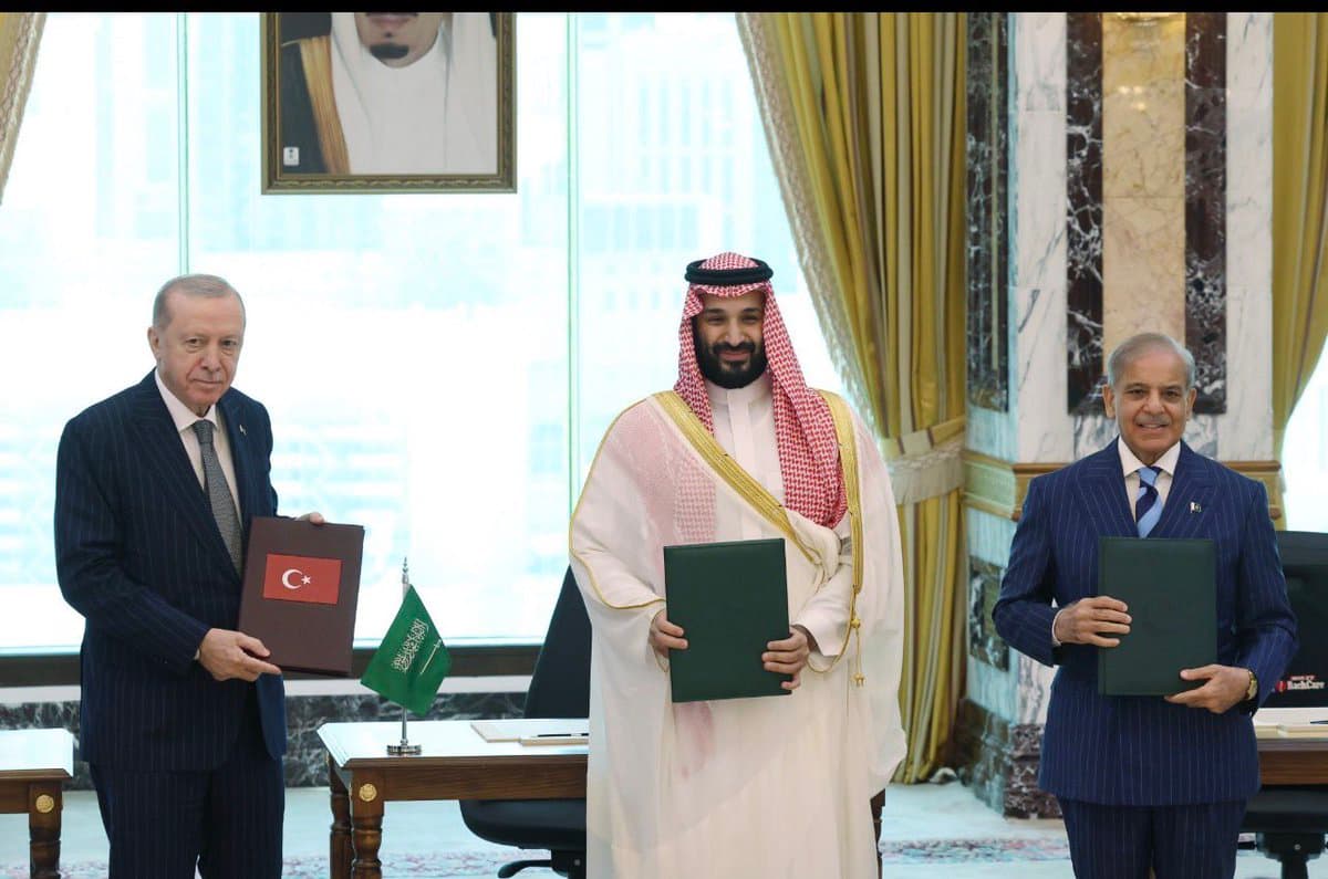 وقّعت تركيا والمملكة العربية السعودية وباكستان اتفاقية دفاع مشتركة في مكة
